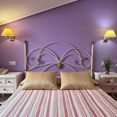 Hotel Casona Los Caballeros ซันติยานาเดลมาร์ ภายนอก รูปภาพ