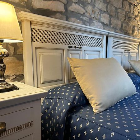 Hotel Casona Los Caballeros ซันติยานาเดลมาร์ ภายนอก รูปภาพ