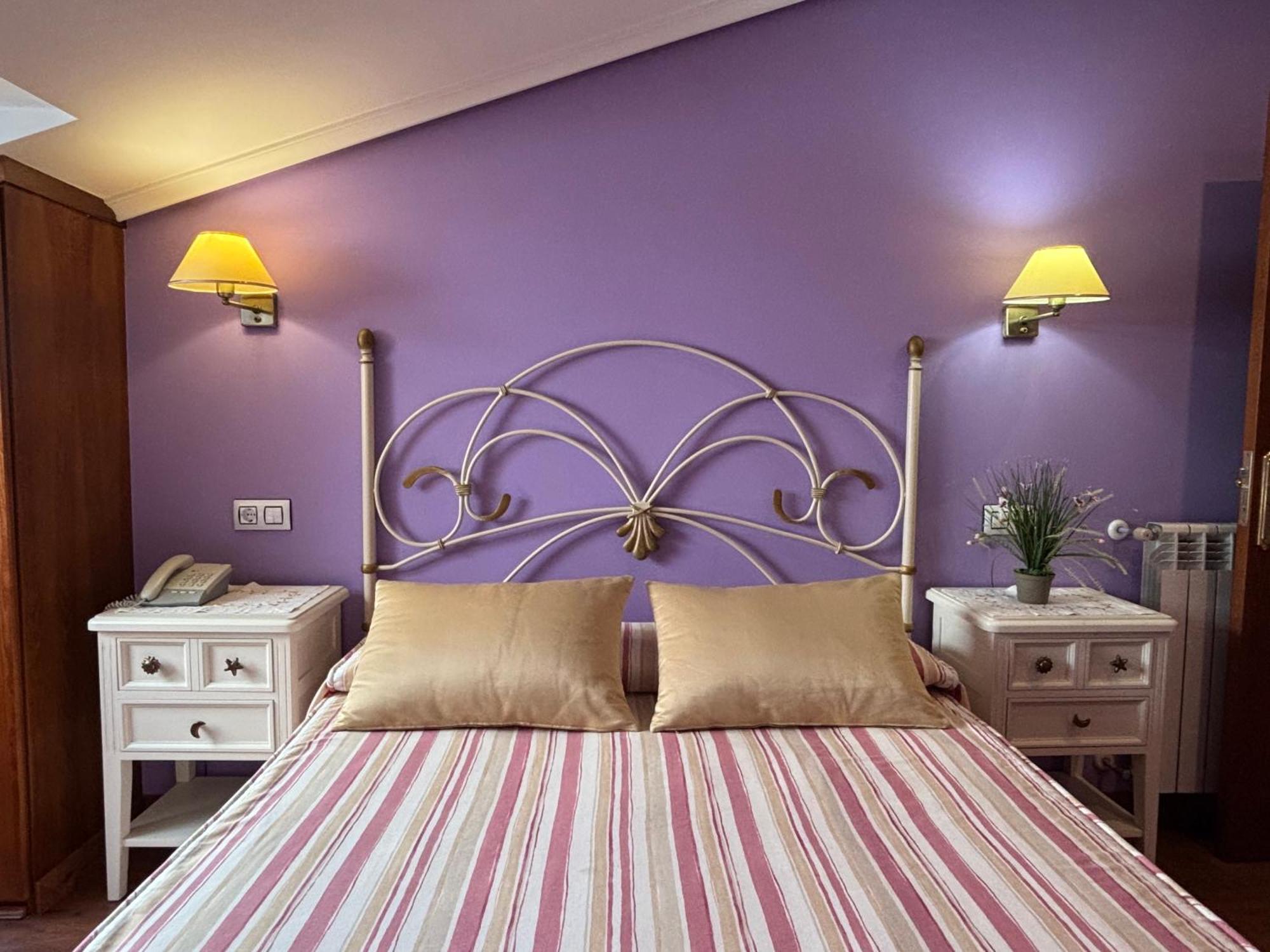 Hotel Casona Los Caballeros ซันติยานาเดลมาร์ ภายนอก รูปภาพ