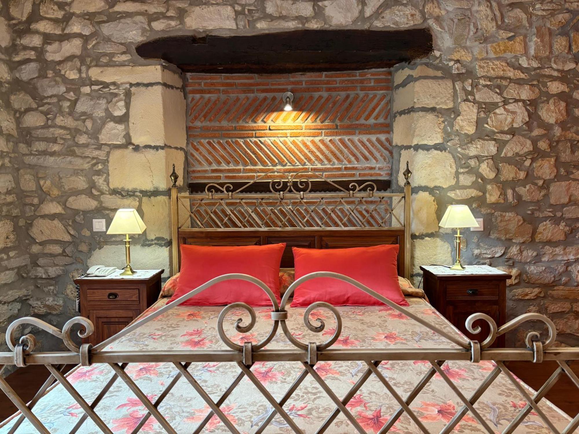 Hotel Casona Los Caballeros ซันติยานาเดลมาร์ ภายนอก รูปภาพ
