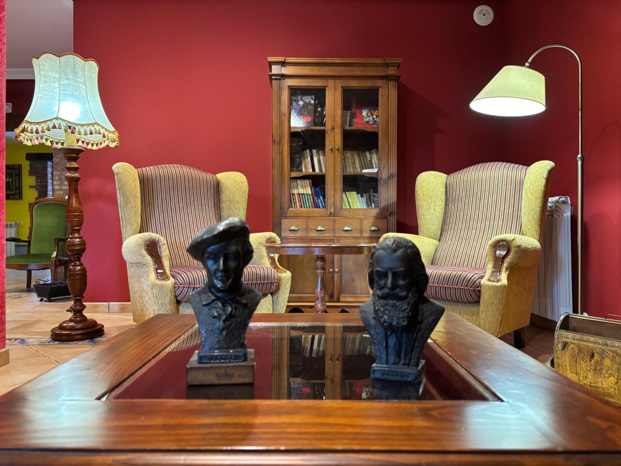 Hotel Casona Los Caballeros ซันติยานาเดลมาร์ ภายนอก รูปภาพ