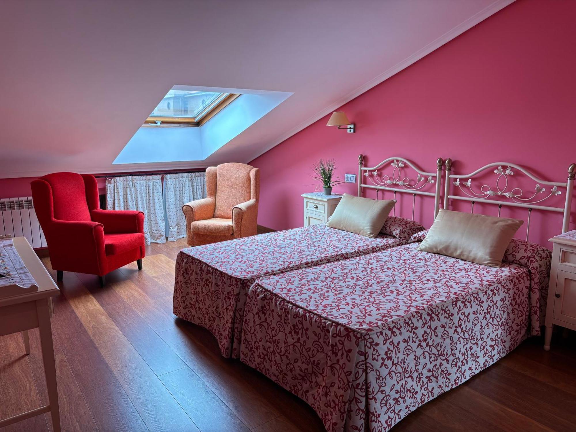 Hotel Casona Los Caballeros ซันติยานาเดลมาร์ ภายนอก รูปภาพ