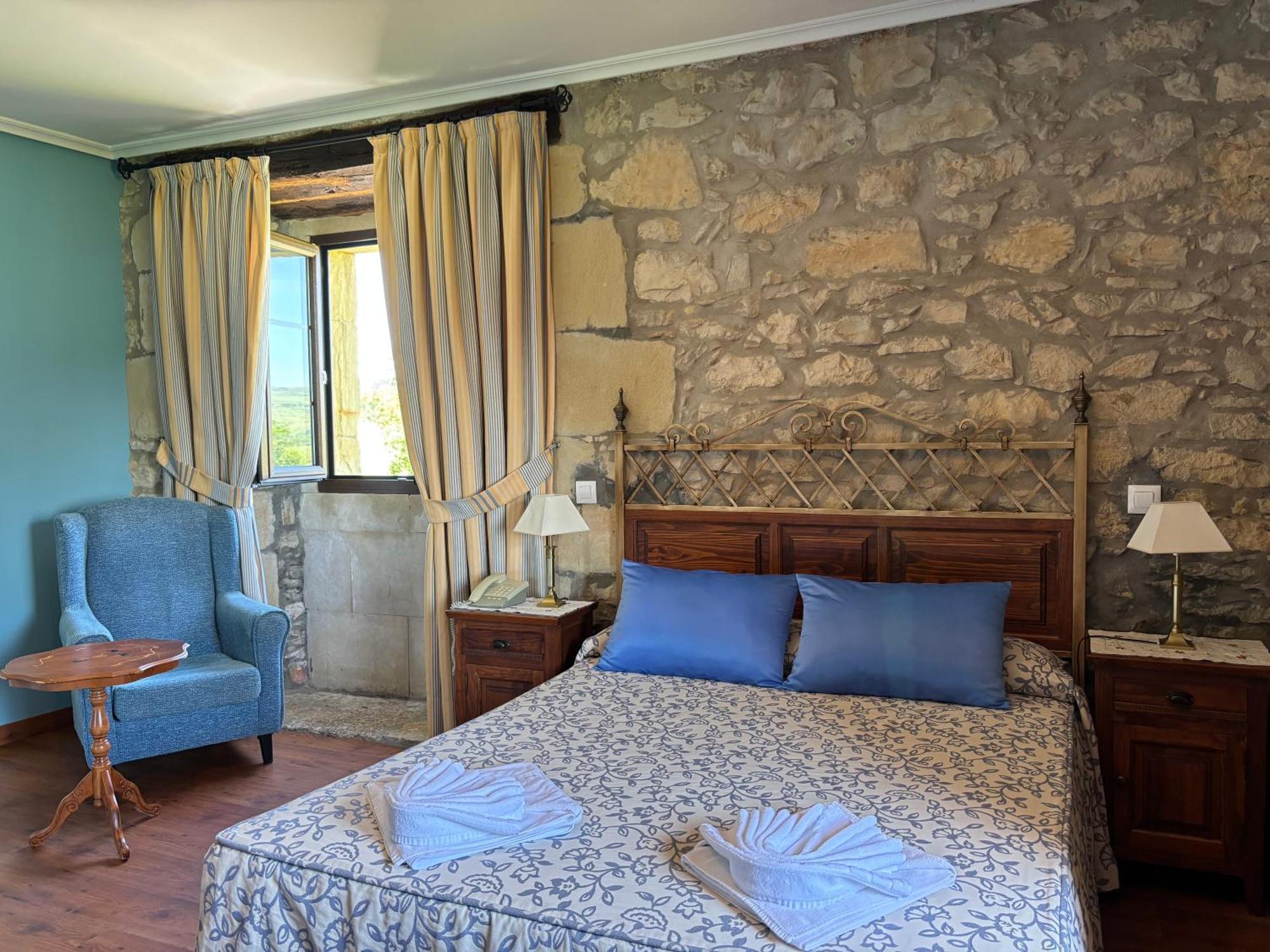 Hotel Casona Los Caballeros ซันติยานาเดลมาร์ ภายนอก รูปภาพ