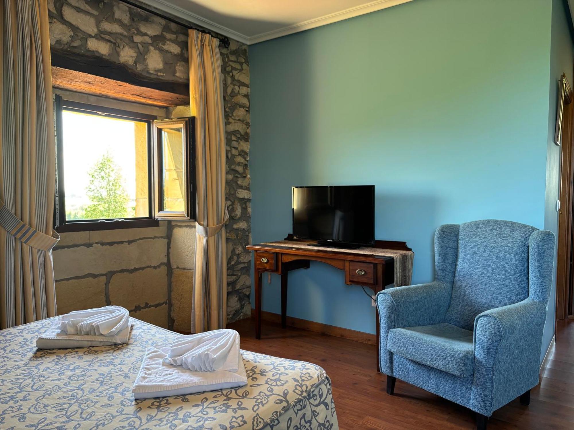 Hotel Casona Los Caballeros ซันติยานาเดลมาร์ ภายนอก รูปภาพ
